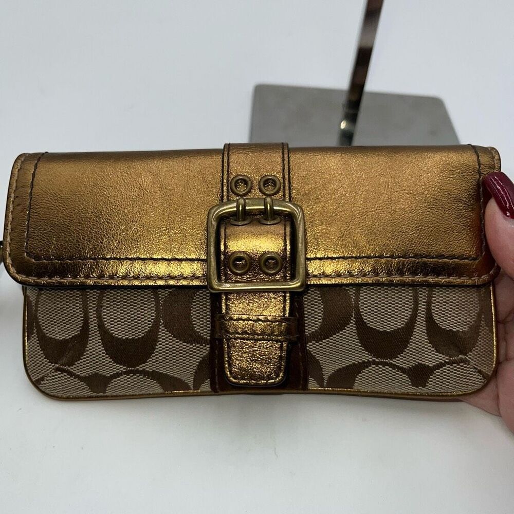 COACH‎ SPECIAL EDITION Fall 2004 Leather Signature Wristlet Bronze Buckle - Picture 4 of 12